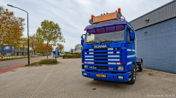 20251019-Tom-Holding-00105